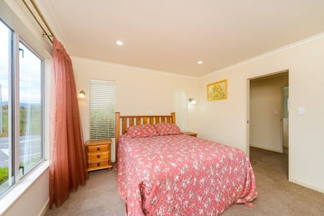 Photo of property in 1 Silkwood Place, Fitzherbert, Palmerston North, 4410