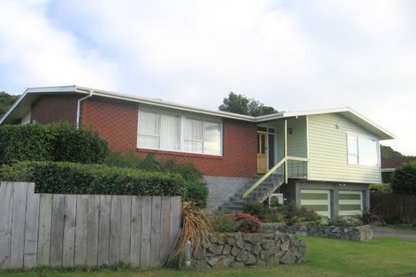 Photo of property in 24 Rembrandt Avenue, Tawa, Wellington, 5028