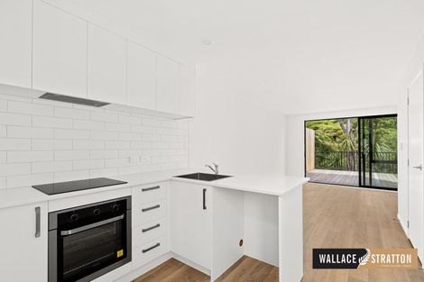 Photo of property in 42 Tokai Place, Glen Eden, 0602