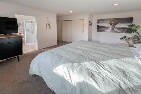 Photo of property in 102b Wharf Road, Te Atatu Peninsula, Auckland, 0610