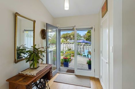 Photo of property in 7 Kawau Grove, Waikanae Beach, Waikanae, 5036