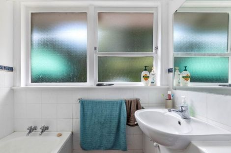 Photo of property in 20 Holt Avenue, Torbay, Auckland, 0630