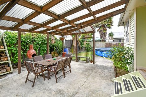 Photo of property in 8b Waimana Road, Conifer Grove, Takanini, 2112