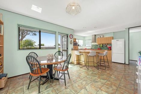 Photo of property in 25 Sandgate Avenue, Botany Downs, Auckland, 2010