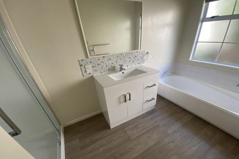 Photo of property in 2/95 Langana Avenue, Browns Bay, Auckland, 0630