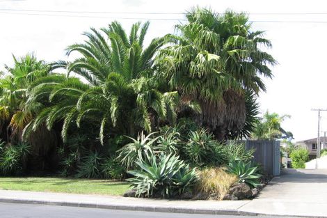 Photo of property in 2/309 Beach Road, Campbells Bay, Auckland, 0630
