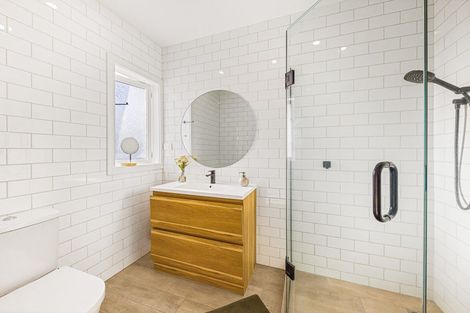 Photo of property in 1/150 East Coast Road, Forrest Hill, Auckland, 0620