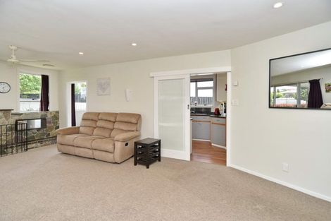 Photo of property in 8 Doggett Place, Rangiora, 7400