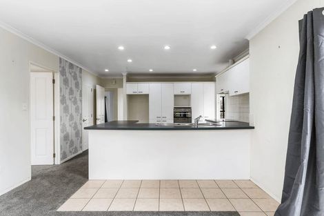 Photo of property in 27 Lothian Brae, Wattle Downs, Auckland, 2103