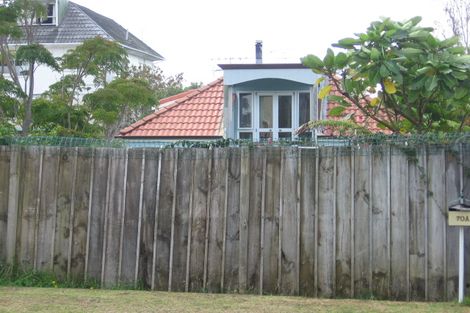 Photo of property in 2/68 Parr Terrace, Castor Bay, Auckland, 0620