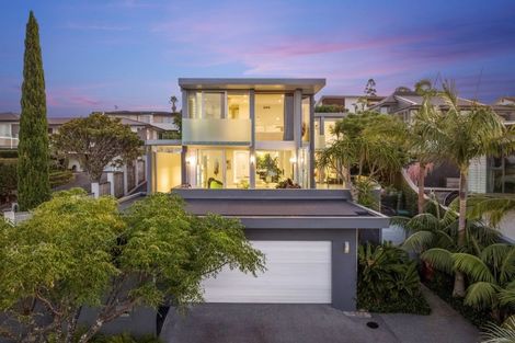 Photo of property in 10a Eastcliffe Road, Castor Bay, Auckland, 0620