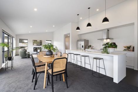 Photo of property in 11 Coutts Way, Fitzherbert, Palmerston North, 4410