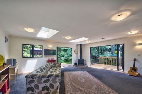 Photo of property in 408 Scenic Drive, Waiatarua, Auckland, 0612