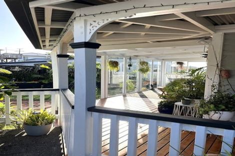 Photo of property in 2/2 Kiteroa Terrace, Rothesay Bay, Auckland, 0630
