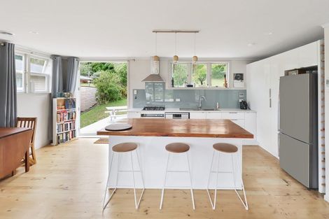 Photo of property in 55 Taylor Terrace, Tawa, Wellington, 5028