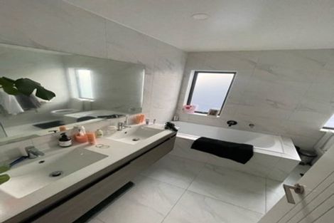 Photo of property in 10 John Burn Road, Takanini, 2110