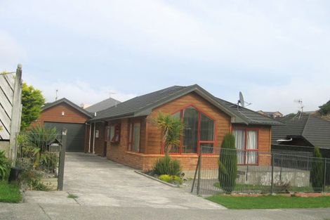 Photo of property in 5a Otamarau Grove, Maungaraki, Lower Hutt, 5010