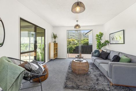 Photo of property in 24 John Witton Drive, Crofton Downs, Wellington, 6035