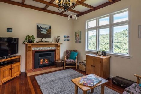 Photo of property in 175 Houghton Bay Road, Houghton Bay, Wellington, 6023