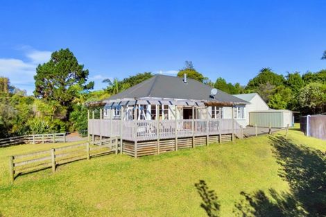 Photo of property in 2 Slater Road, South Head, Helensville, 0874