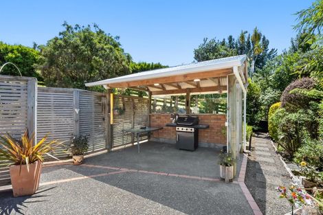 Photo of property in 8a Garrett Place, Riverstone Terraces, Upper Hutt, 5018