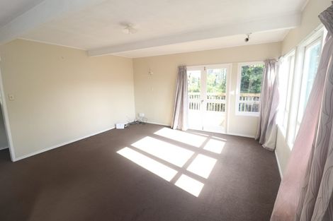 Photo of property in 4 Teviot Place, Totara Vale, Auckland, 0629