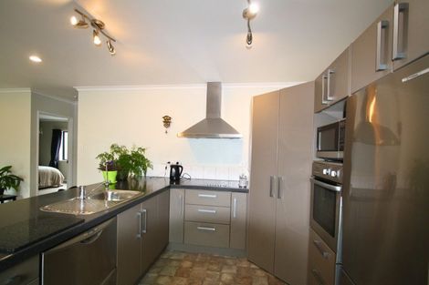 Photo of property in 9b Simons Street, Moturoa, New Plymouth, 4310