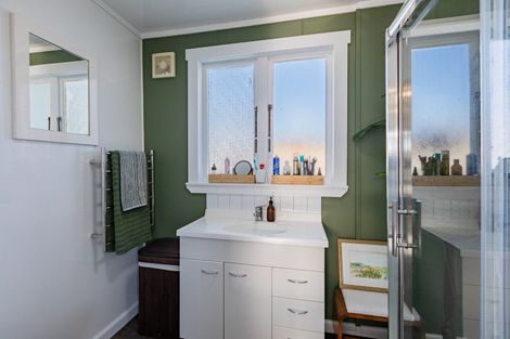 Photo of property in 13 Waverley Street, Waipawa, 4210