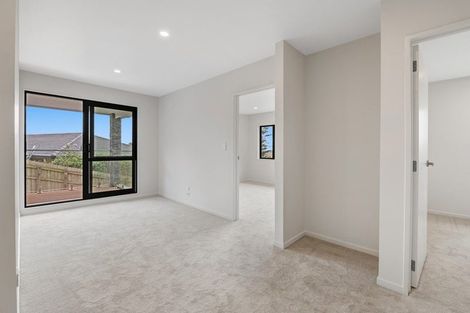 Photo of property in 34a Lorikeet Place, Unsworth Heights, Auckland, 0632