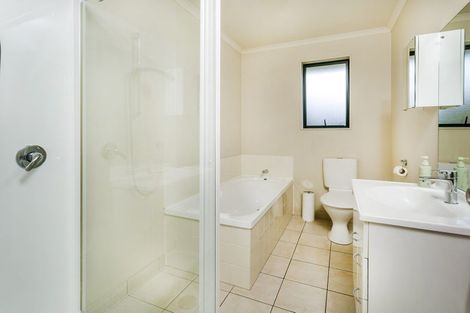 Photo of property in 100 Greenhithe Road, Greenhithe, Auckland, 0632