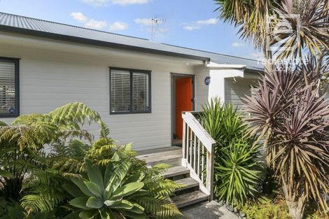 Photo of property in 17 Longview Rise, Massey, Auckland, 0614
