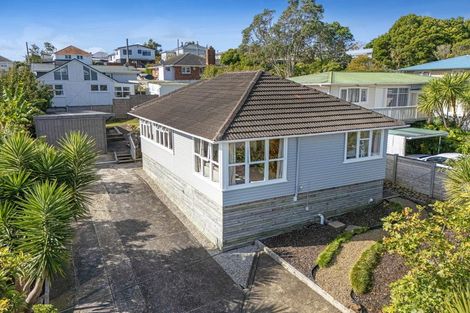 Photo of property in 38 Puriri Street, Helensville, 0800