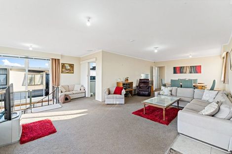 Photo of property in 65 Potter Avenue, Northcote, Auckland, 0627