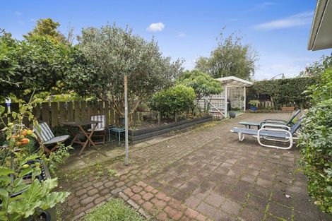 Photo of property in 8a Gemini Place, Kawaha Point, Rotorua, 3010