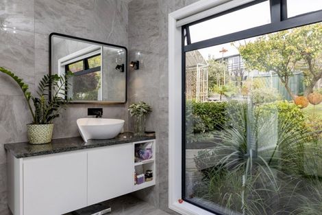 Photo of property in 2 Scenic Heights, Acacia Bay, Taupo, 3330