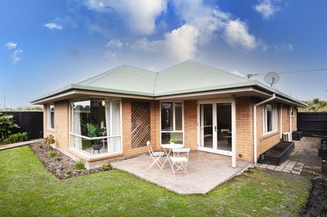 Photo of property in 1/131 Prestons Road, Redwood, Christchurch, 8051