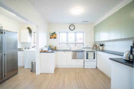 Photo of property in 15 Raglan Avenue, Cloverlea, Palmerston North, 4412