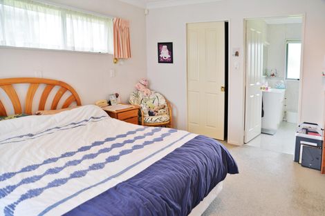 Photo of property in 8 Aristoy Close, Conifer Grove, Takanini, 2112