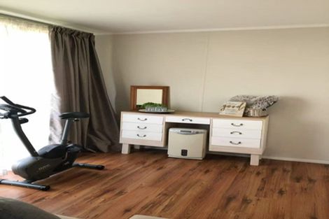 Photo of property in 32 Exeter Place, Unsworth Heights, Auckland, 0632