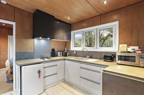 Photo of property in 10 Bendalls Lane, Oratia, Auckland, 0604