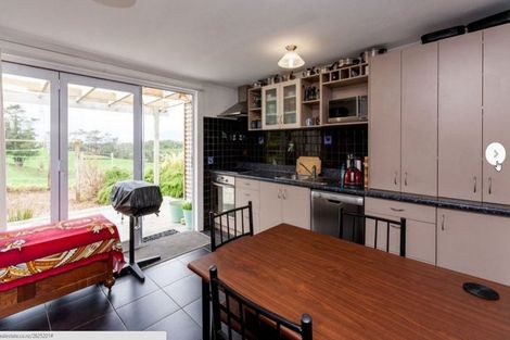 Photo of property in 421a South Road, Omata, New Plymouth, 4374