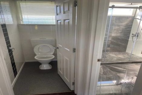 Photo of property in 27 Clinton Avenue, Te Atatu Peninsula, Auckland, 0610