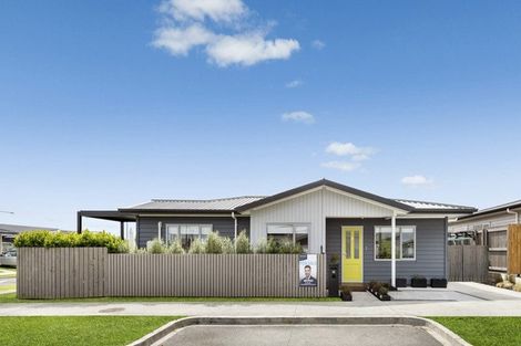 Photo of property in 30 Whareatua Avenue, Takanini, 2112