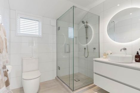 Photo of property in 32a Sandown Road, Rothesay Bay, Auckland, 0630