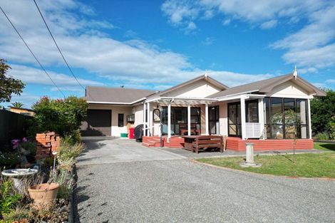 Photo of property in 22 Shortt Street, Foxton Beach, Foxton, 4815