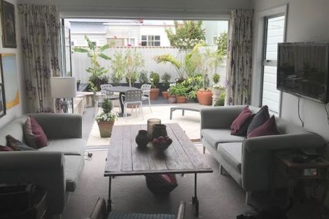 Photo of property in 4 Caroline Street, Mount Victoria, Wellington, 6011