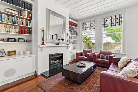 Photo of property in 21 Selwyn Terrace, Thorndon, Wellington, 6011