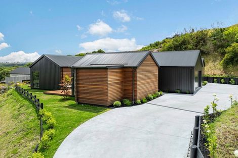 Photo of property in 11 Sparrowhawk Way, Kinloch, Taupo, 3377