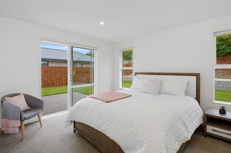 Photo of property in 37 Davaar Crescent, Broomfield, Christchurch, 8042