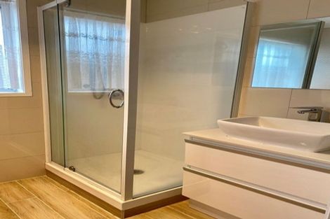 Photo of property in 31 Beechdale Crescent, Pakuranga Heights, Auckland, 2010